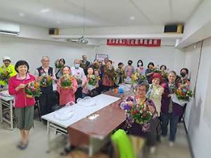 114年度慶祝母親節插花活動-何勝花苑李昕老師
